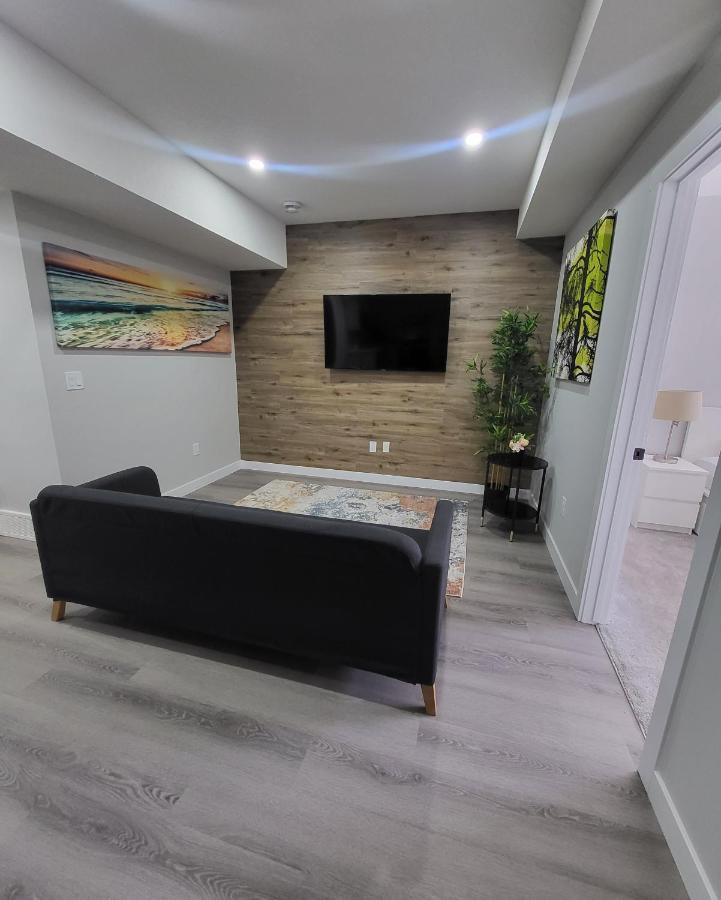 Luxury Suite In Calgary Nw Экстерьер фото