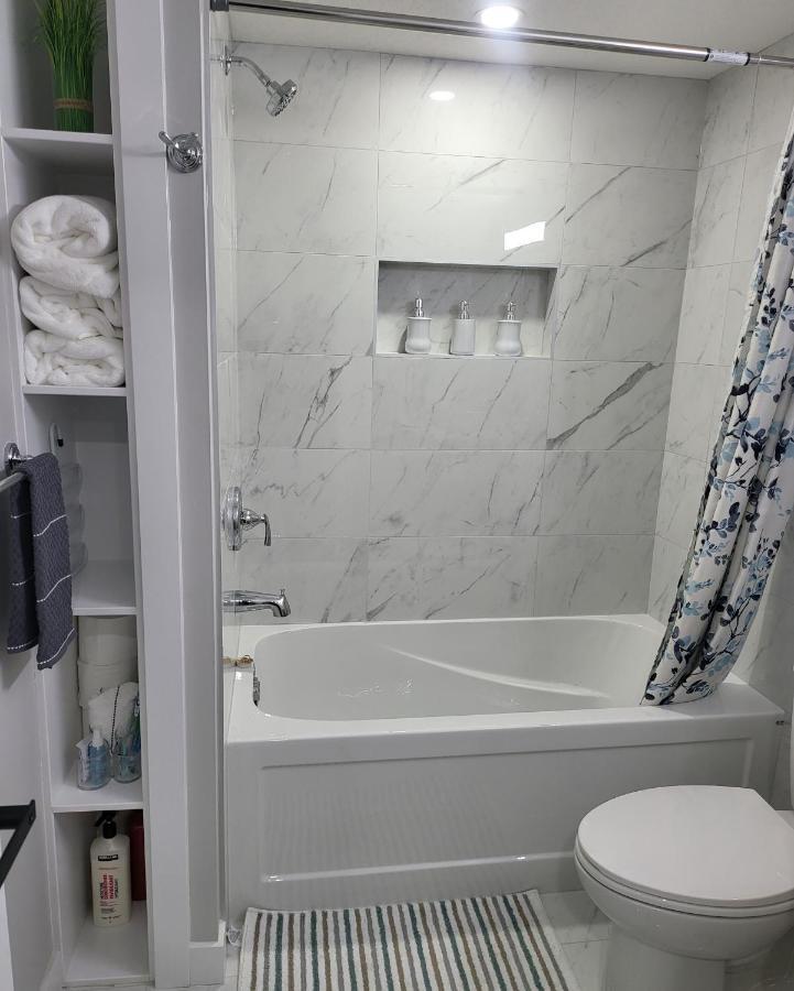Luxury Suite In Calgary Nw Экстерьер фото
