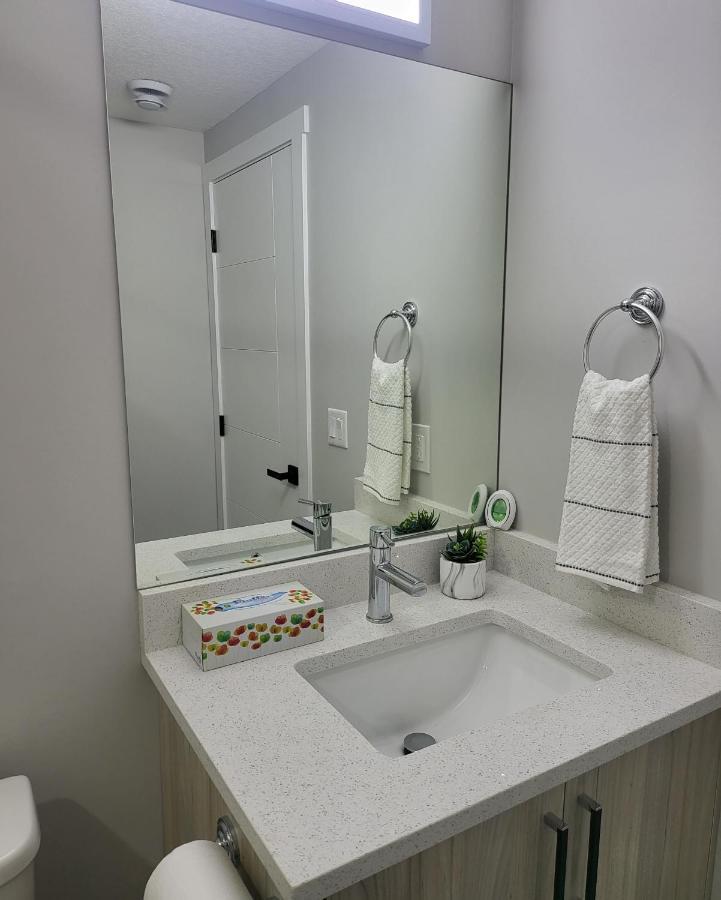 Luxury Suite In Calgary Nw Экстерьер фото